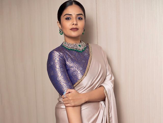 Gorgeous Looks Of Sreemukhi In Traditional Saree